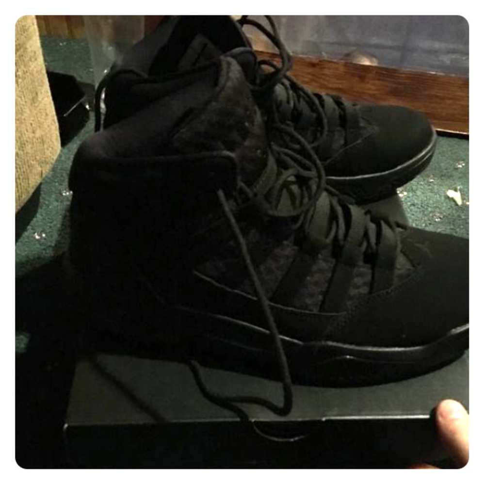 9 1/2 Jordan’s rare collectors men’s shoe brandnew